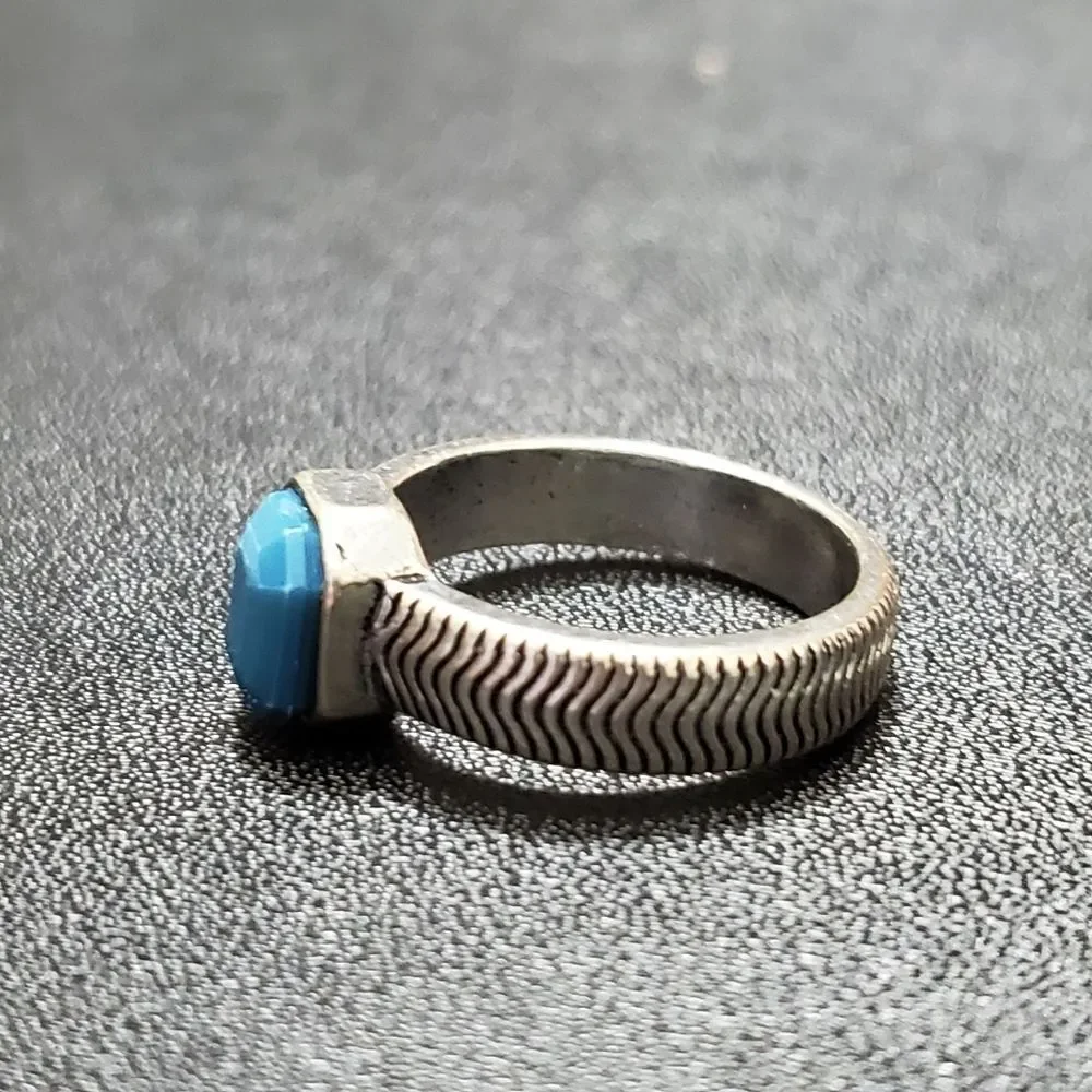 Silver tone blue bead textured ring size 6.75
